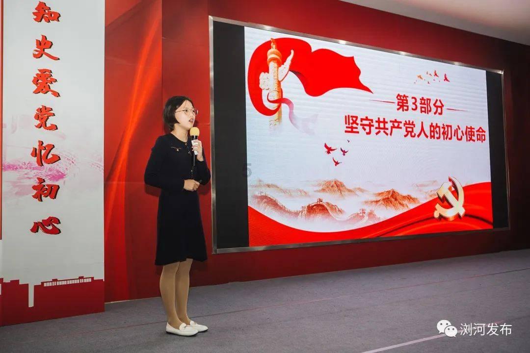逃离昏暗下的小村